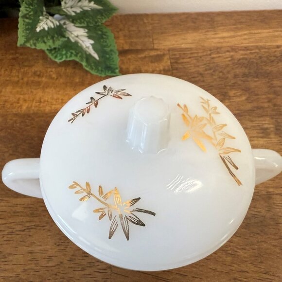 Vintage Milk Glass Lidded Sugar Bowl Gold Leaf Design Federal Heat Proof - Picture 3 of 7
